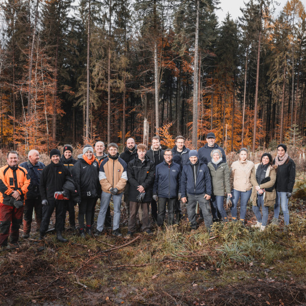 Graf-Team bei Heimatwald-Pflanzung