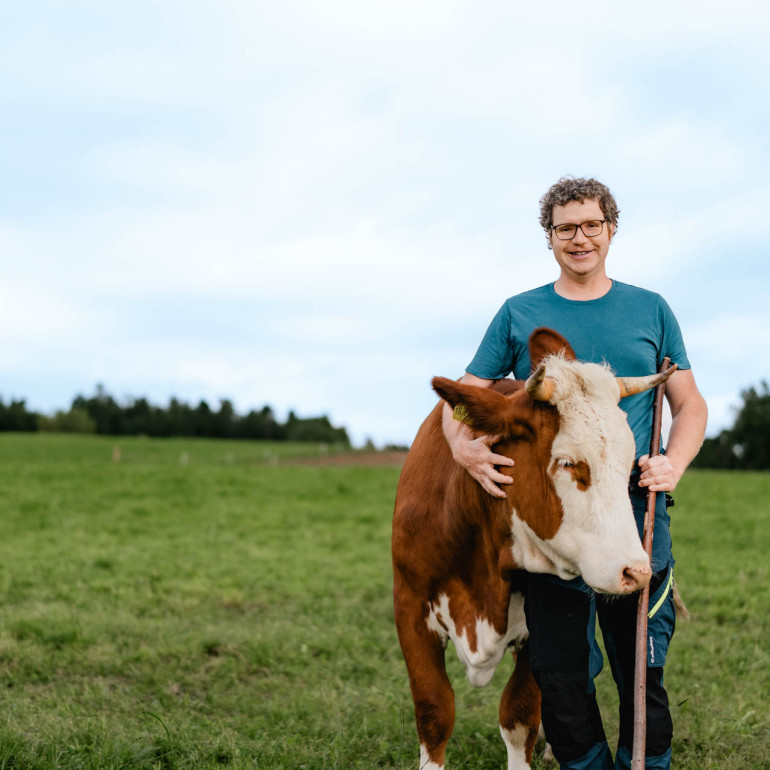 Das Glück hat Hörner und Flecken – Biohof mit Käserei im Nordschwarzwald